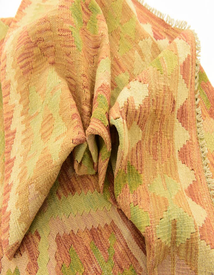 Detail image of  4' 10 x 6' 7  Hand Woven Kilim Waziri Wool Rug