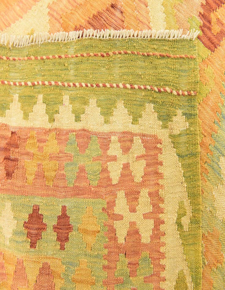 Detail image of  4' 9 x 6' 8  Hand Woven Kilim Waziri Wool Rug