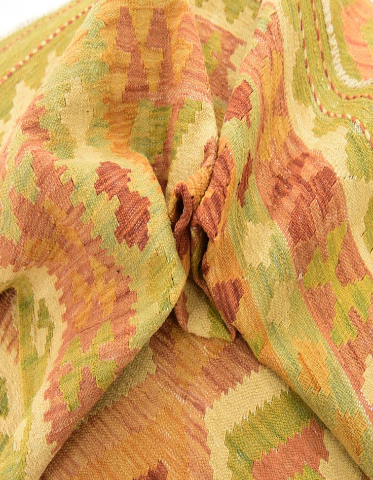 Detail image of  4' 9 x 6' 8  Hand Woven Kilim Waziri Wool Rug