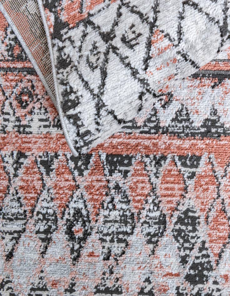 Detail image of  2' 7 x 10' Leipzig Runner Rug