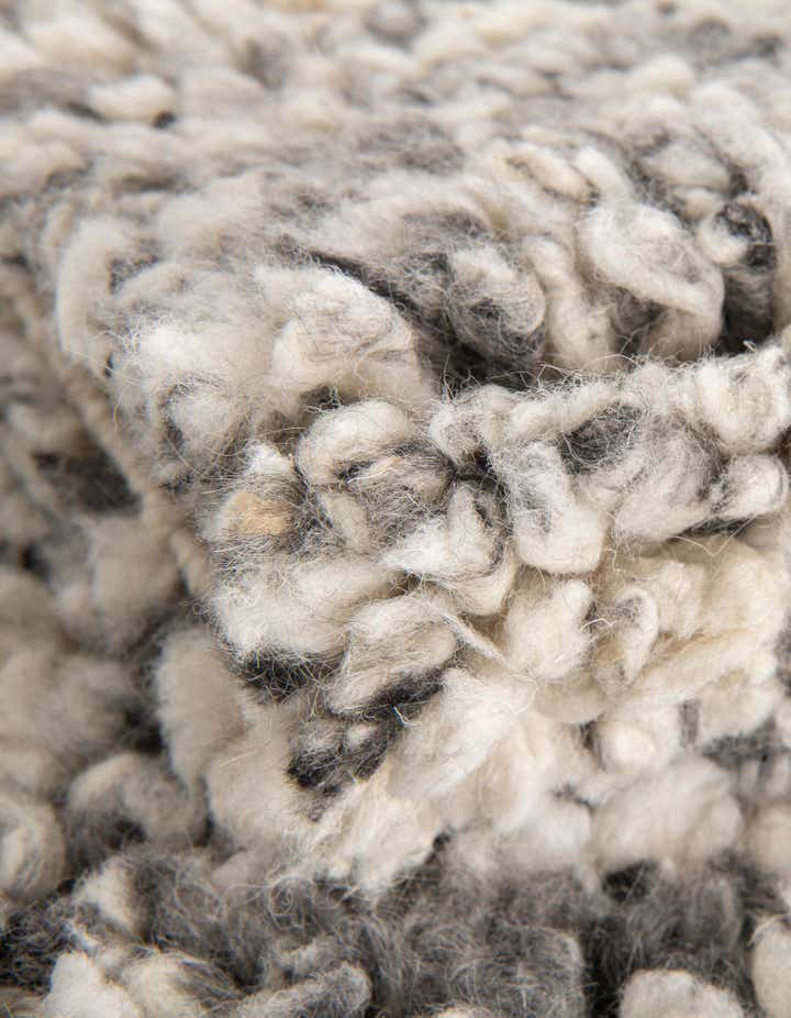 Salt and Pepper 6' 1 x 6' 1 Hand Woven Haka Deluxe Shag Round Rug ...