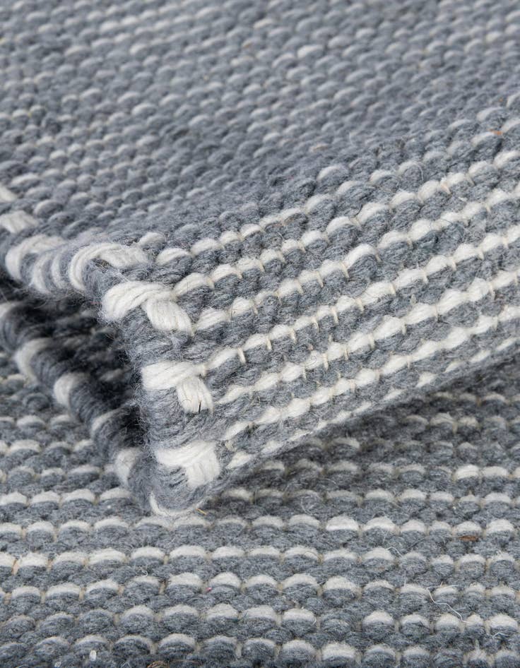 Detail image of  3' 3 x 3' 3  Washable Jill Zarin Palm Springs Indoor / Outdoor Round Rug