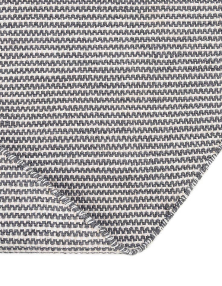 Detail image of  3' 3 x 3' 3  Washable Jill Zarin Palm Springs Indoor / Outdoor Round Rug