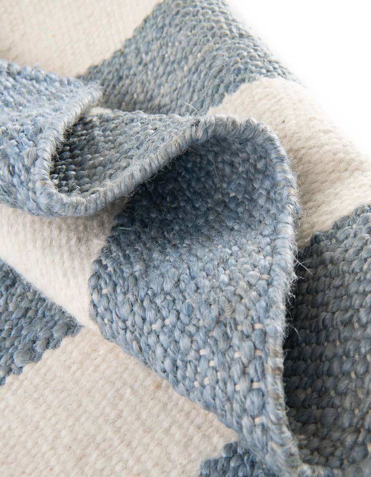 Detail image of  6' 1 x 9'  Hand Woven Jill Zarin Hamptons Rug