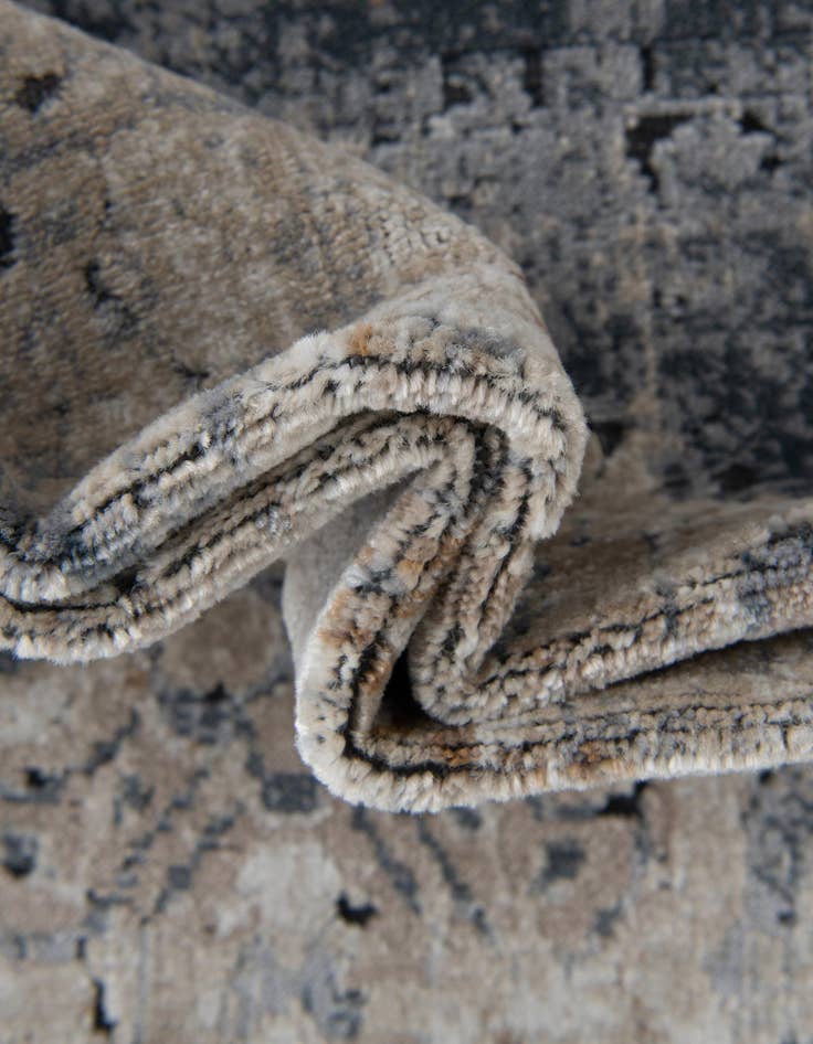 Detail image of  2' x 6' 9 Eliza Runner Rug