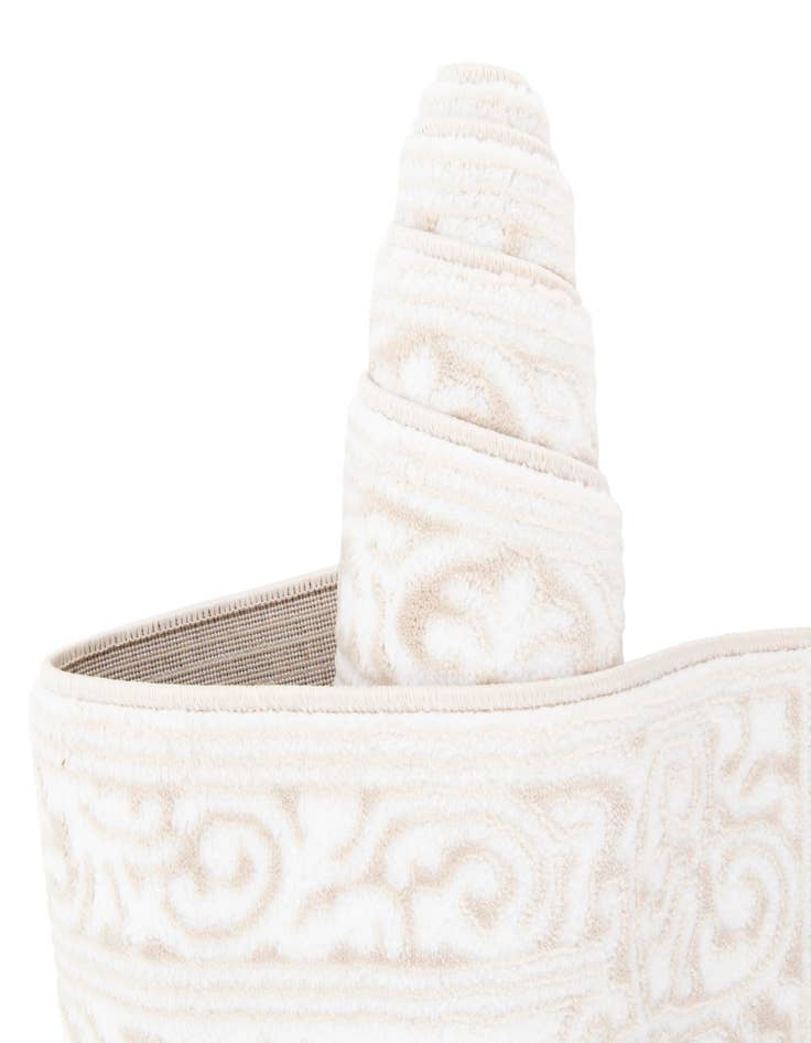 Detail image of  7' x 10' Hermitage Rug