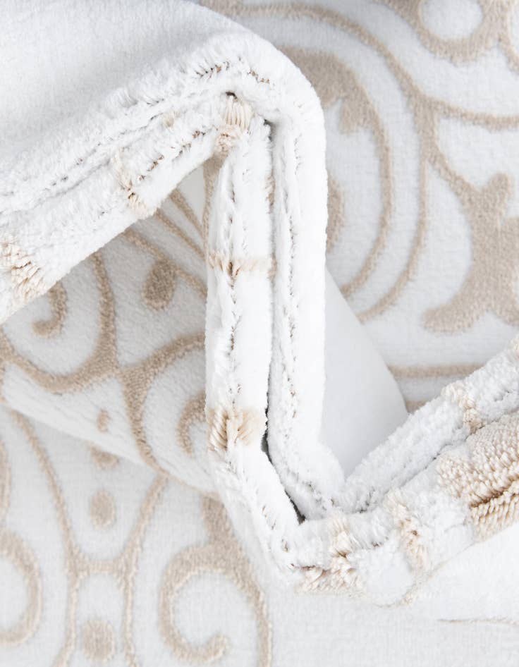 Detail image of  10' 8 x 10' 8 Hermitage Round Rug