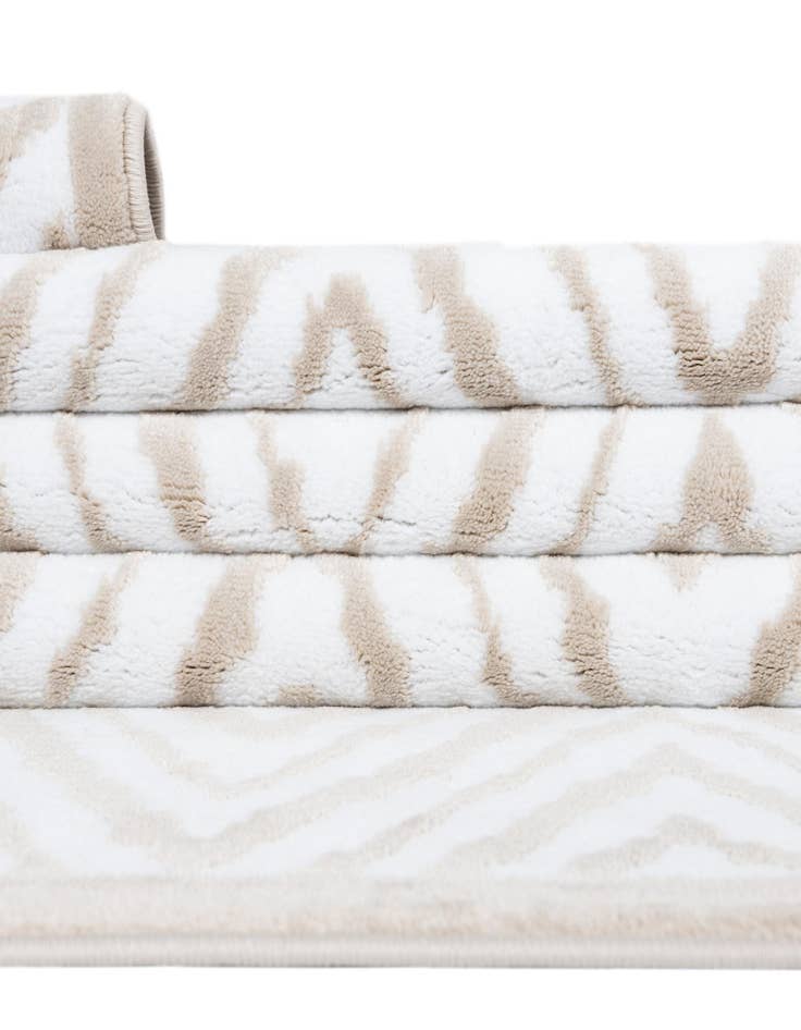 Detail image of  2' 7 x 12' Hermitage Runner Rug