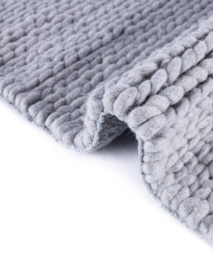 Detail image of  5' 1 x 8'  Hand Woven Lana New Zealand Wool Rug