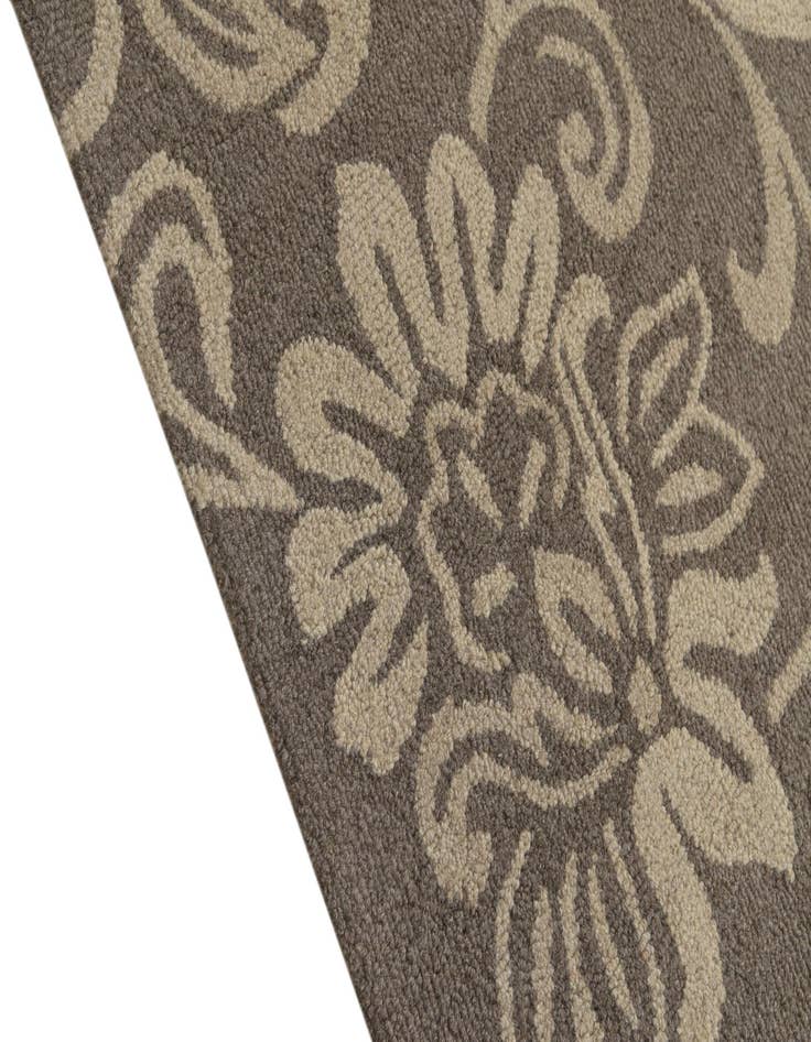 Detail image of  5' x 8' Agra Wool Rug