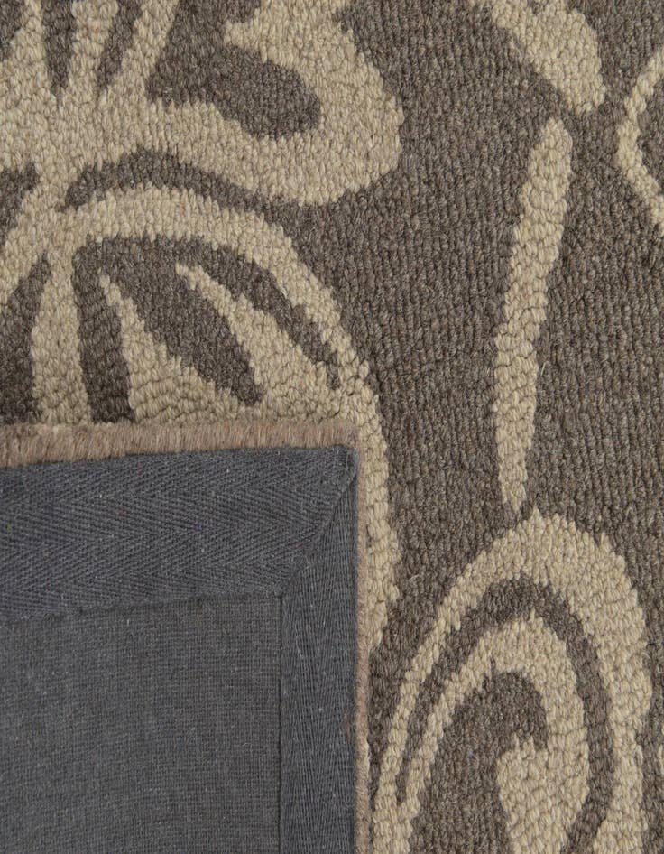Detail image of  5' x 8' Agra Wool Rug
