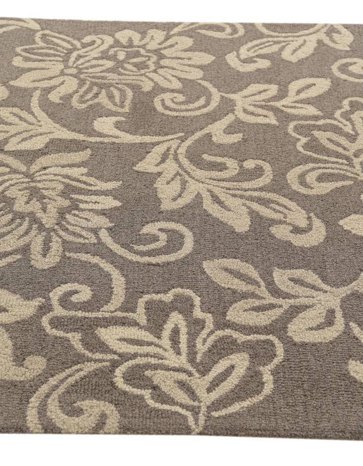 Detail image of  5' 1 x 8' Agra Wool Rug