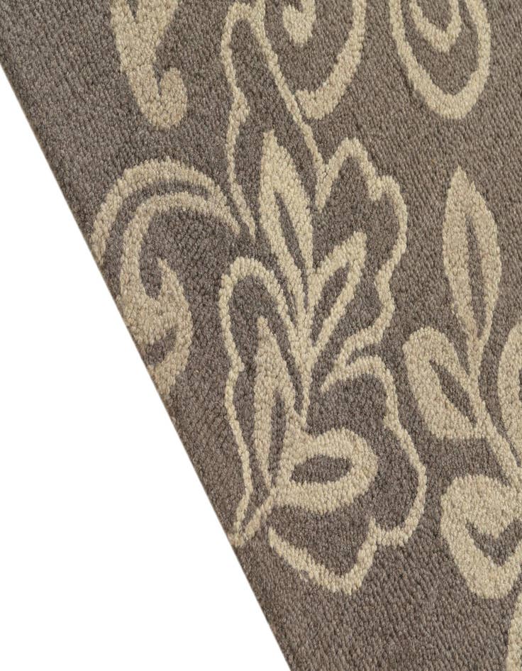 Detail image of  5' 1 x 8' Agra Wool Rug