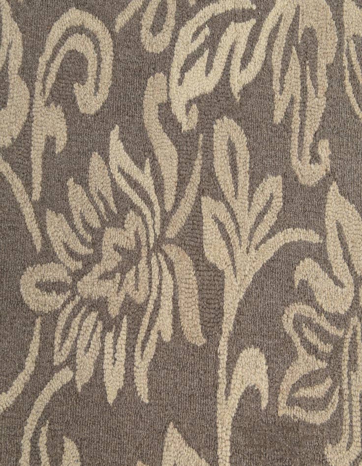 Detail image of  5' 1 x 8' Agra Wool Rug