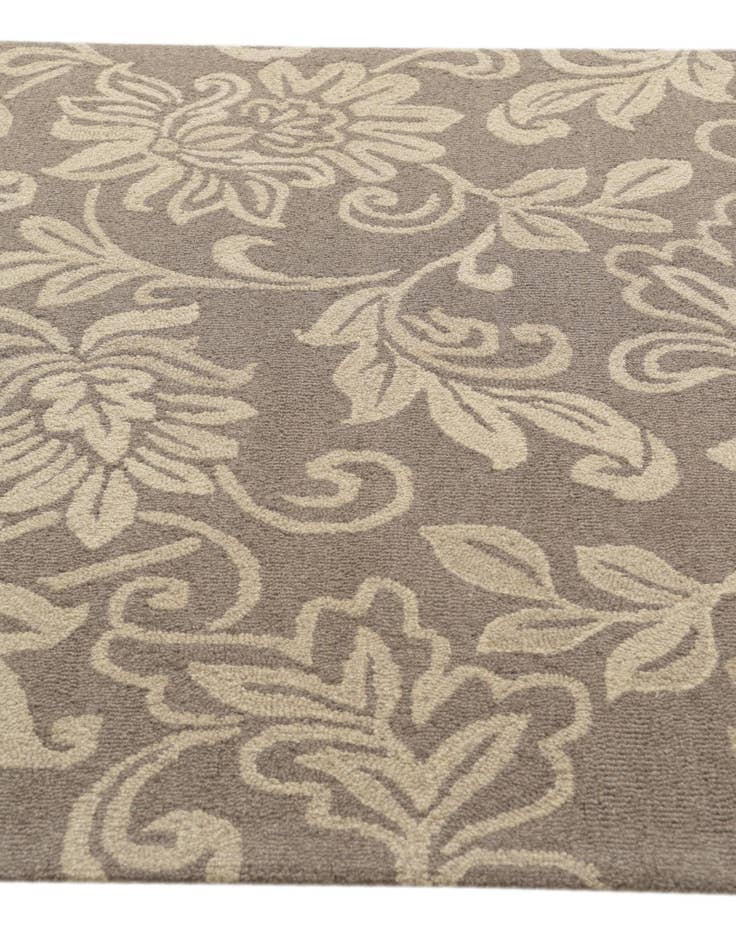 Detail image of  5' 1 x 8' 1 Agra Wool Rug