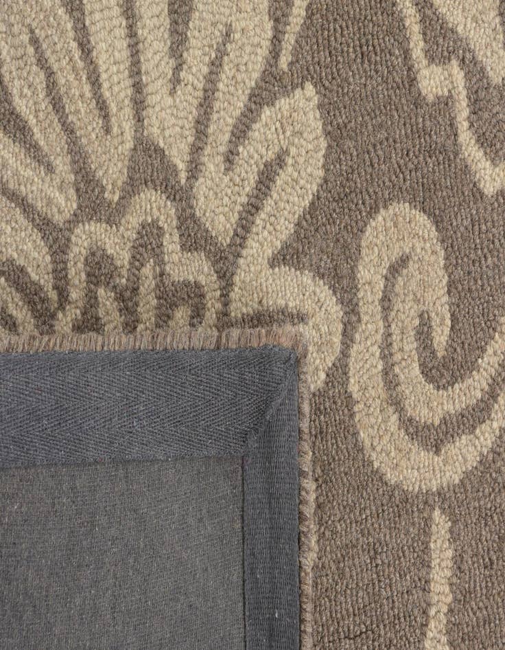 Detail image of  5' 1 x 8' 1 Agra Wool Rug