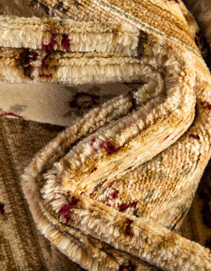 Detail image of  10' 6 x 16' 5 Chateau Rug