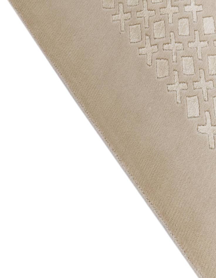 Detail image of  6' 5 x 9' 11  Hand Knotted Darya Wool Rug