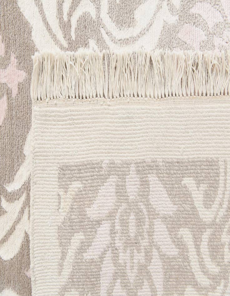 Detail image of  6' 9 x 9' 11  Hand Knotted Darya Wool Rug
