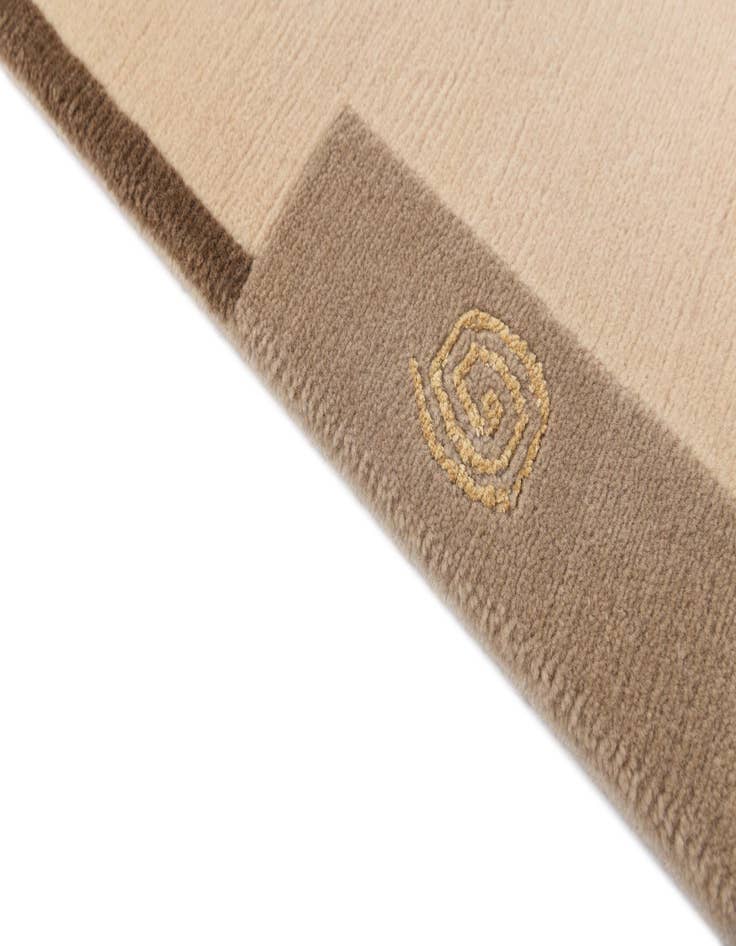 Detail image of  2' 10 x 4' 10  Hand Knotted Darya Wool Rug