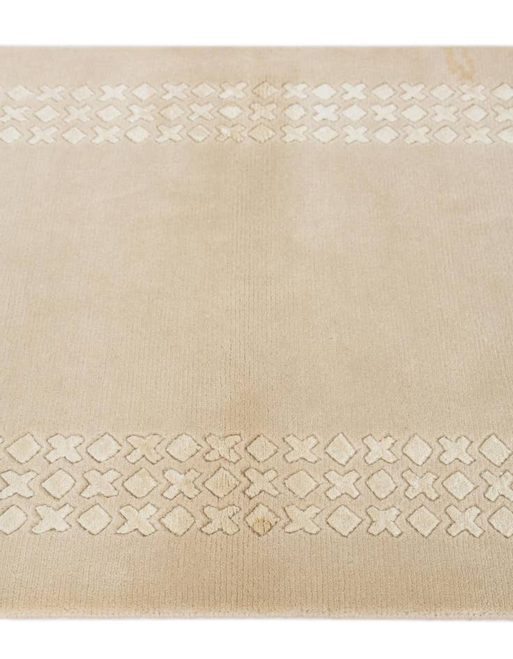 Detail image of  2' 7 x 4' 11  Hand Knotted Darya Wool Rug