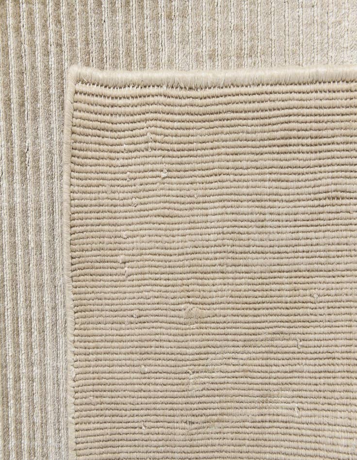 Detail image of  5' x 6' 8  Hand Knotted Darya Wool Rug