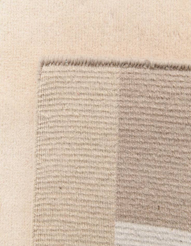 Detail image of  4' 7 x 6' 9  Hand Knotted Darya Wool Rug