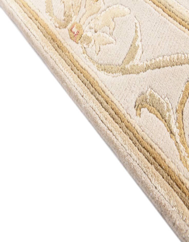 Detail image of  2' 9 x 4' 7  Hand Knotted Darya Rug