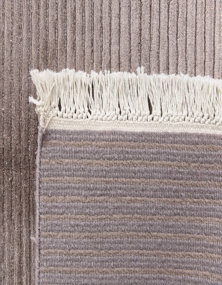 Detail image of  6' 6 x 9' 9  Hand Knotted Darya Wool Rug