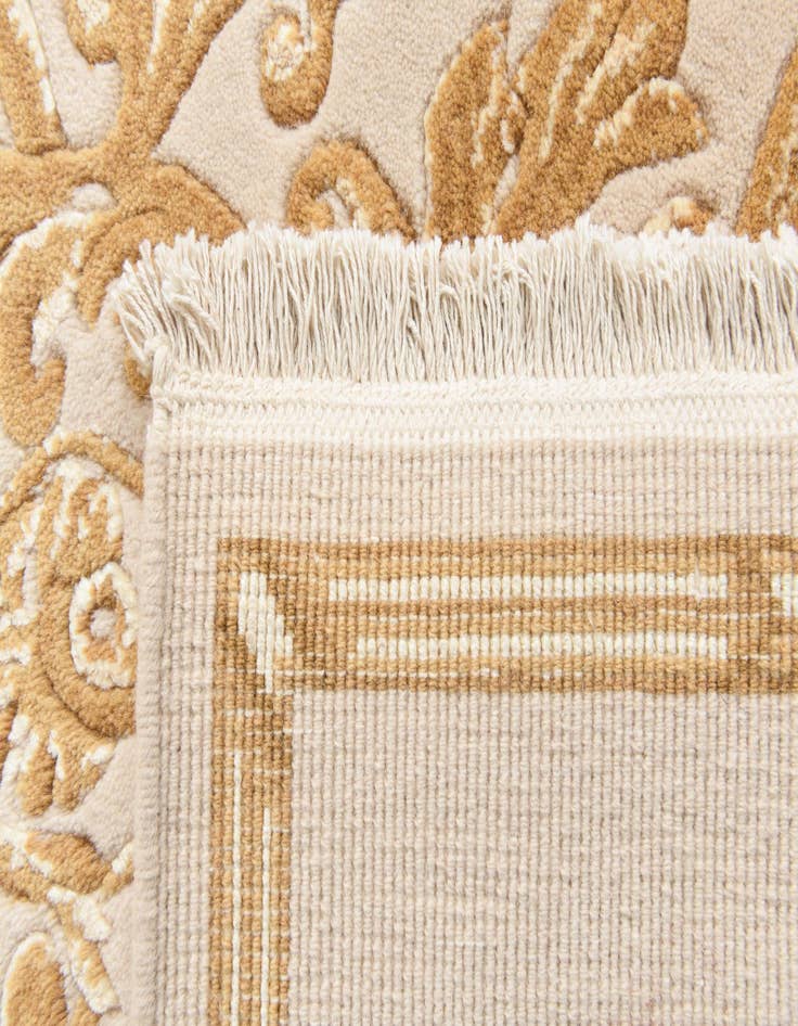 Detail image of  2' 8 x 4' 11  Hand Knotted Darya Wool Rug