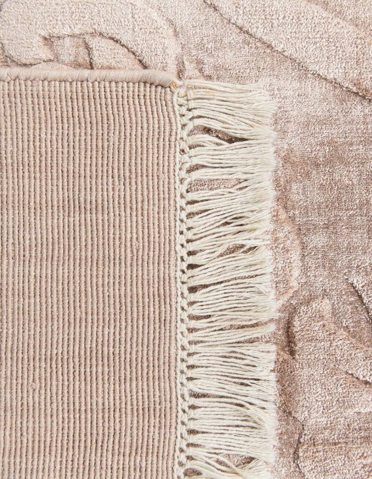 Detail image of  2' 7 x 4' 11  Hand Knotted Darya Wool Rug