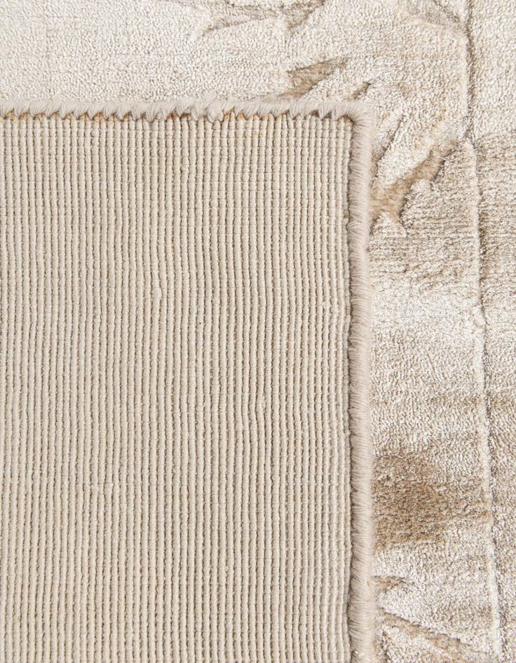 Detail image of  2' 7 x 4' 10  Hand Knotted Darya Wool Rug