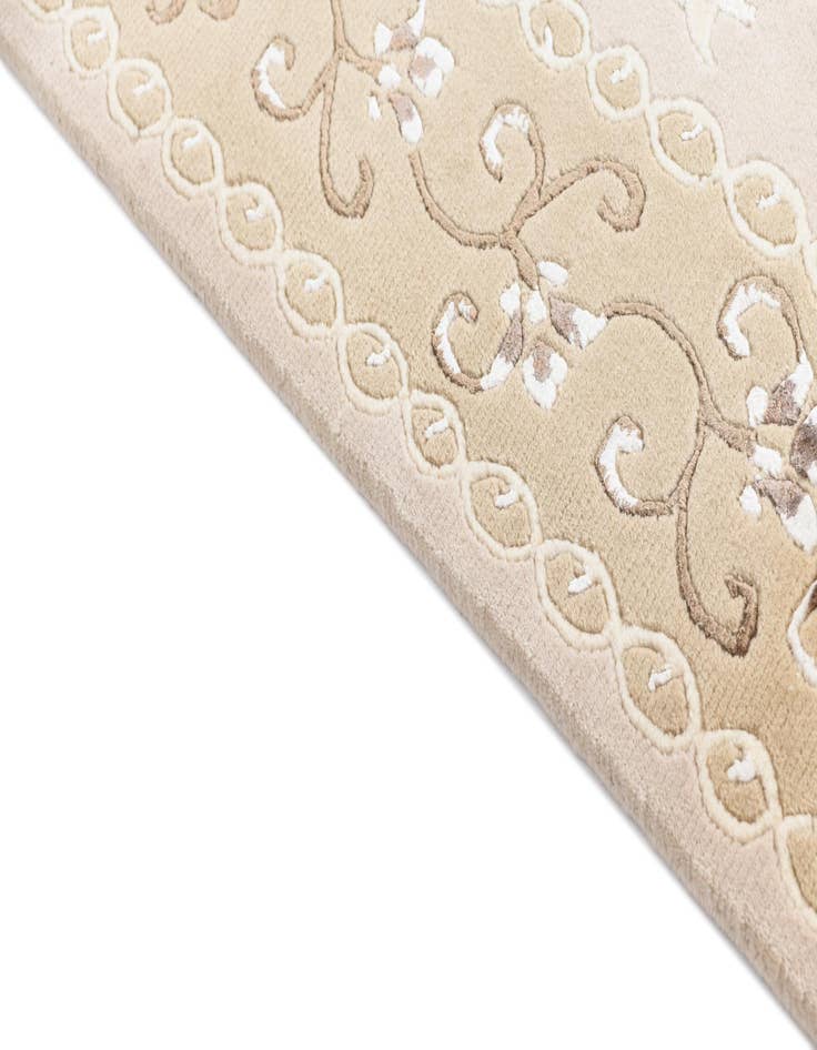 Detail image of  3' 1 x 4' 11  Hand Knotted Darya Rug