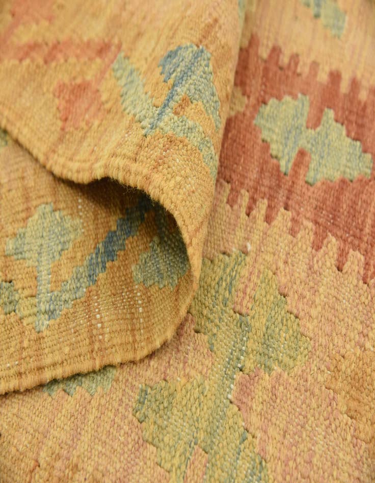 Detail image of  4' 9 x 6' 6  Hand Woven Kilim Waziri Wool Rug