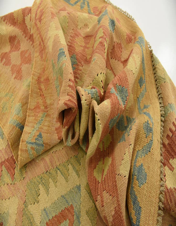 Detail image of  4' 9 x 6' 6  Hand Woven Kilim Waziri Wool Rug