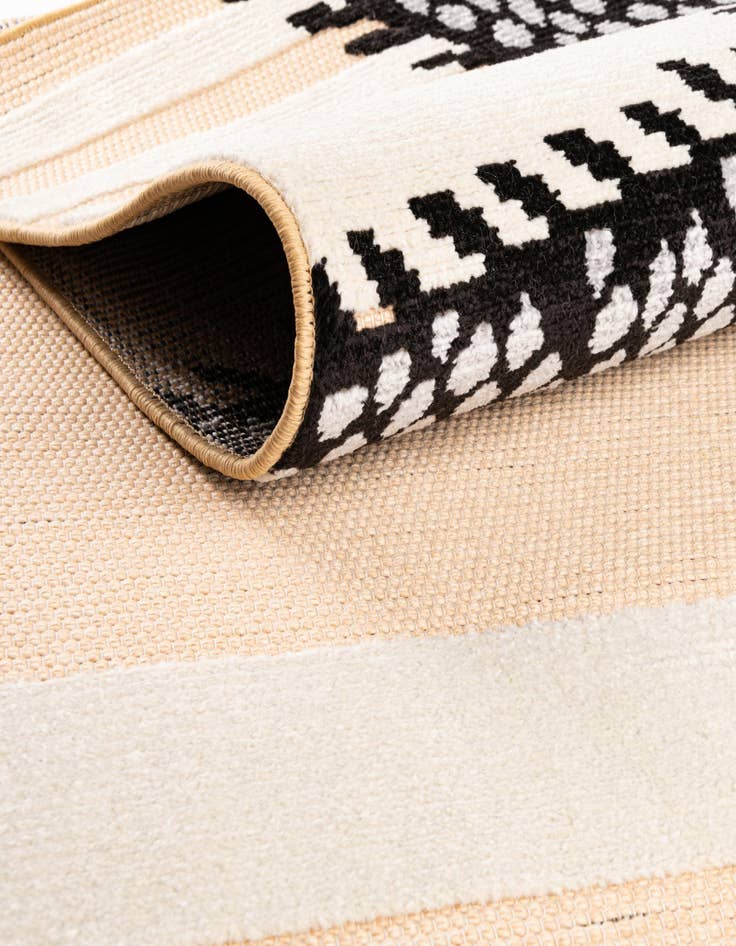 Detail image of  5' 3 x 7' 7  Washable  Indoor / Outdoor Rug