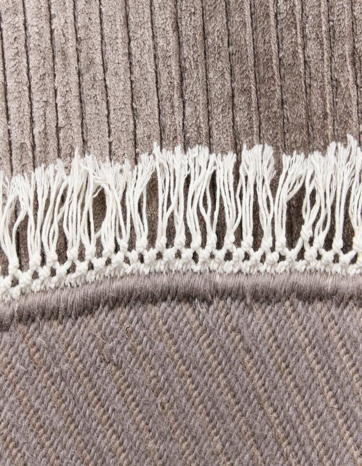 Detail image of  6' 7 x 6' 7  Hand Knotted Darya Wool Round Rug