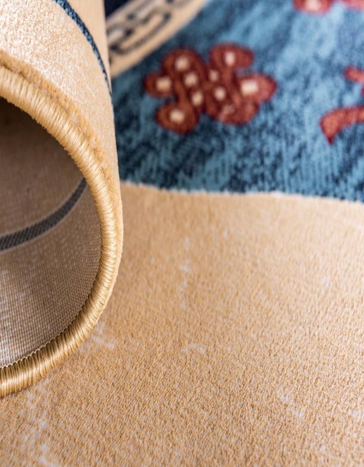 Detail image of 2' 7 x 10' Pao Tou Runner Rug