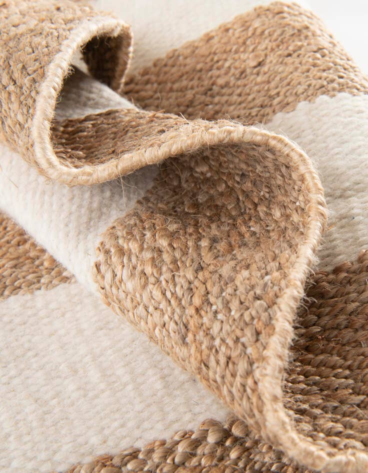 Detail image of  4' 1 x 6' 1  Hand Woven Jill Zarin Hamptons Rug