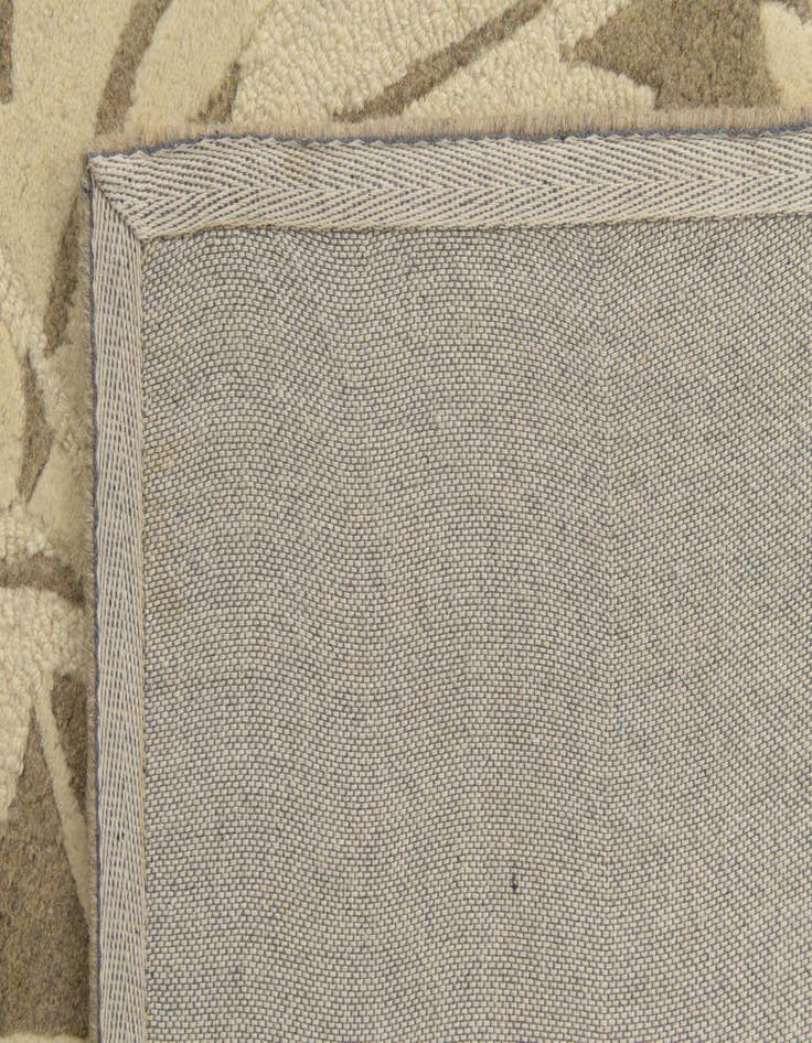 Detail image of  5' x 7' 5 Agra Wool Rug