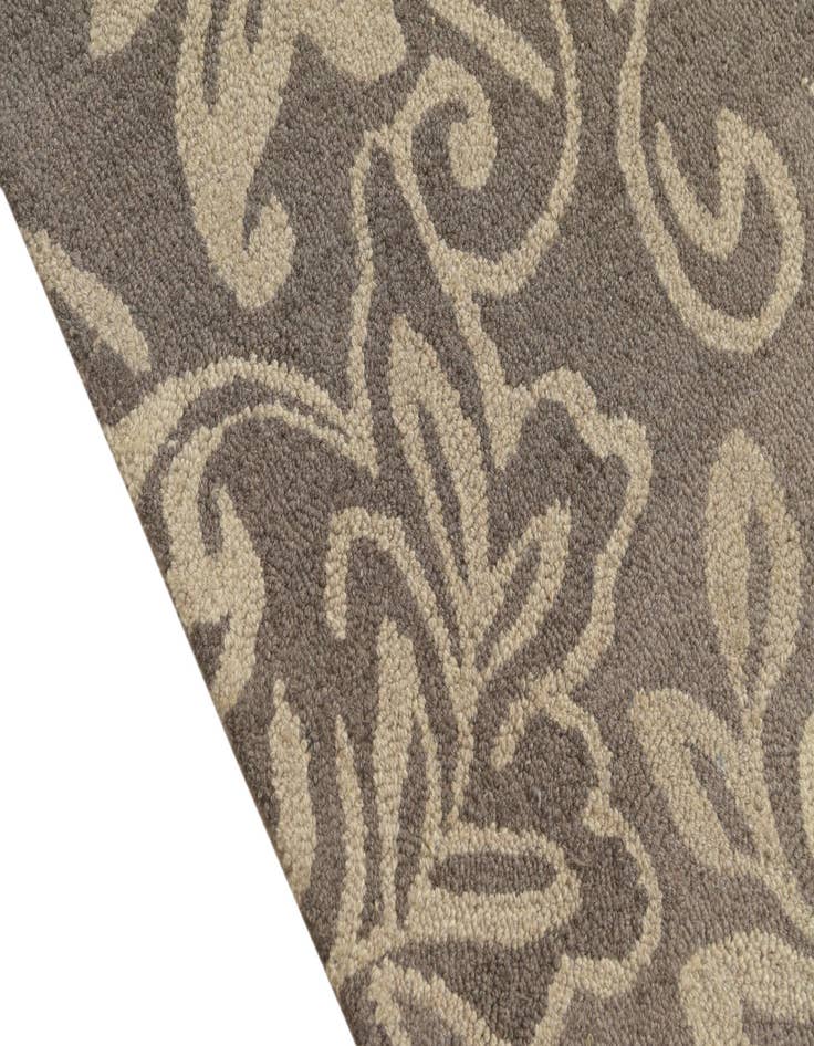 Detail image of  5' 1 x 8' Agra Wool Rug