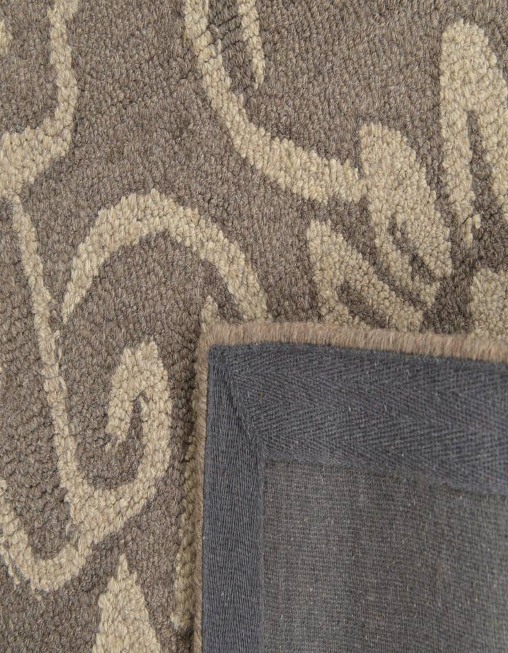 Detail image of  5' 1 x 8' Agra Wool Rug