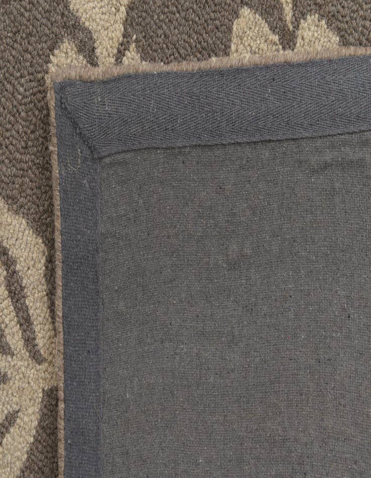 Detail image of  5' 1 x 8' Agra Wool Rug