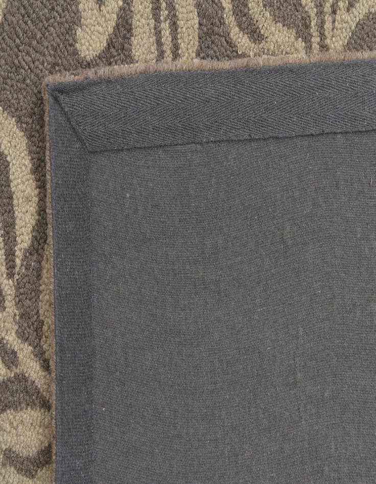 Detail image of  5' x 8' Agra Wool Rug