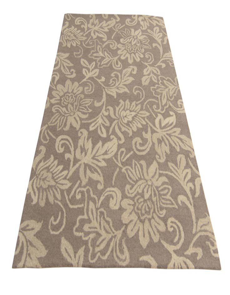 Detail image of  5' x 8' Agra Wool Rug