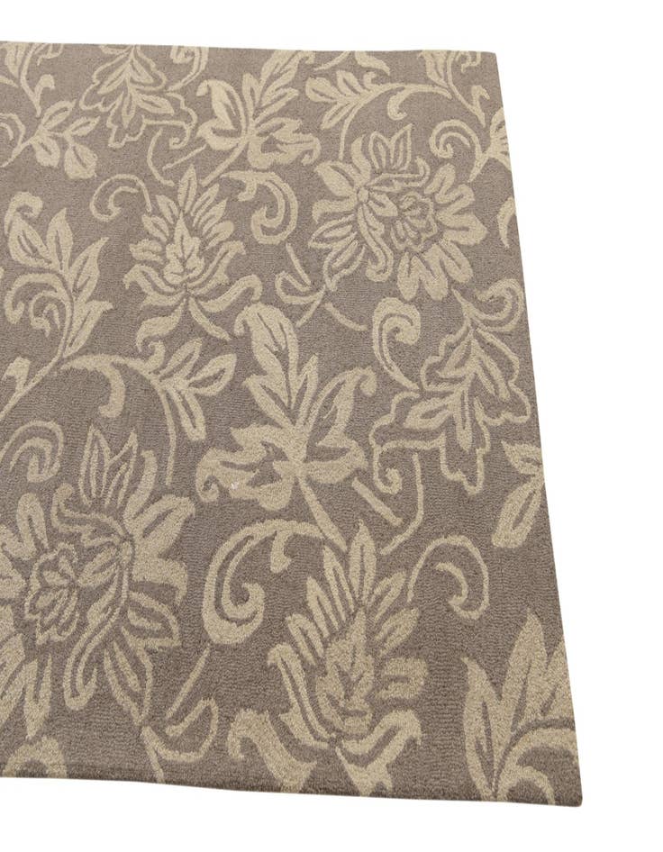 Detail image of  5' x 8' Agra Wool Rug