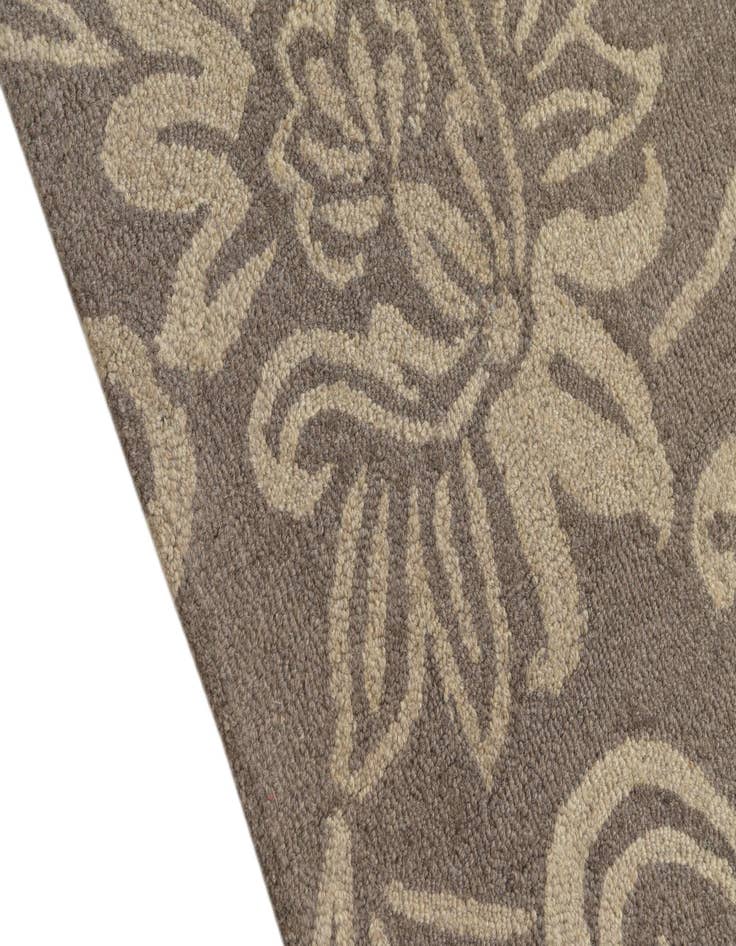 Detail image of  5' x 8' Agra Wool Rug