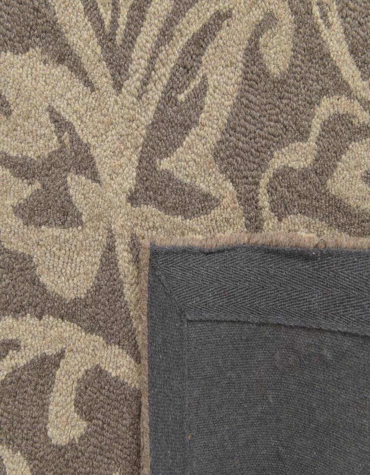 Detail image of  5' x 8' Agra Wool Rug