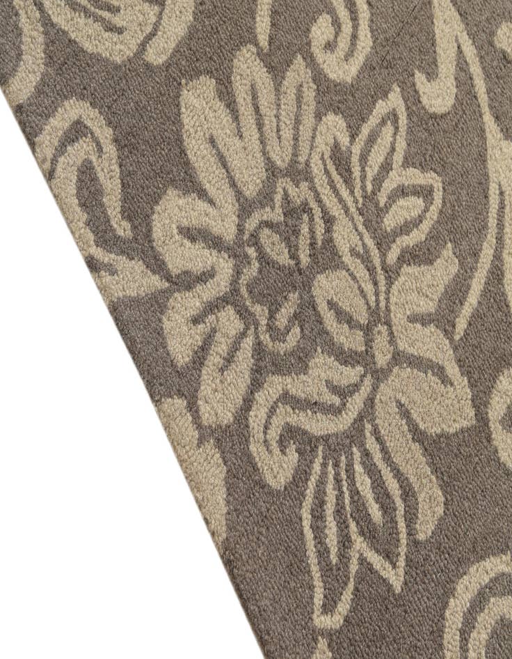 Detail image of  5' 1 x 8' Agra Wool Rug