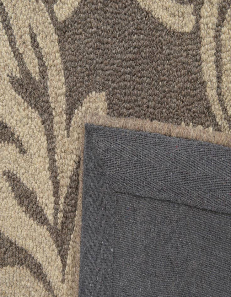 Detail image of  5' 1 x 8' Agra Wool Rug